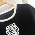 撞色山茶花针织上衣